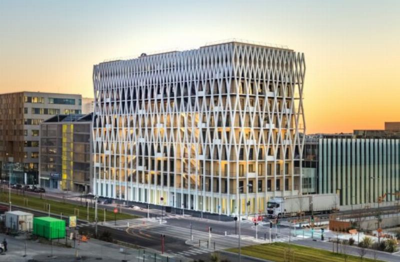 Architecture chinoise moderne innovante avec des touches culturelles