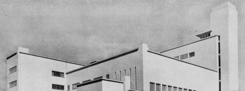 Maîtrise du béton armé dans l'architecture moderne d'après-guerre en France, structures audacieuses, fonctionnalisme, innovation française