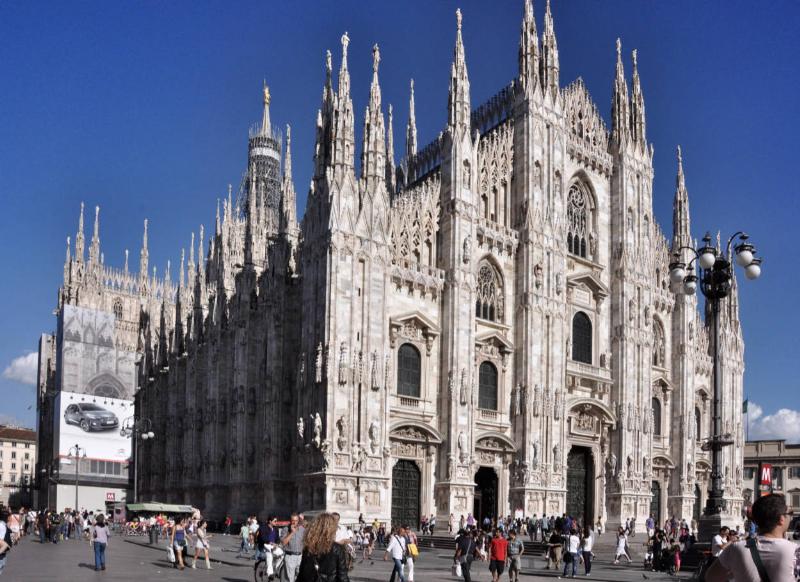 Bosco Verticale et la Piazza Gae Aulenti, symboles de l'architecture moderne milanaise durable