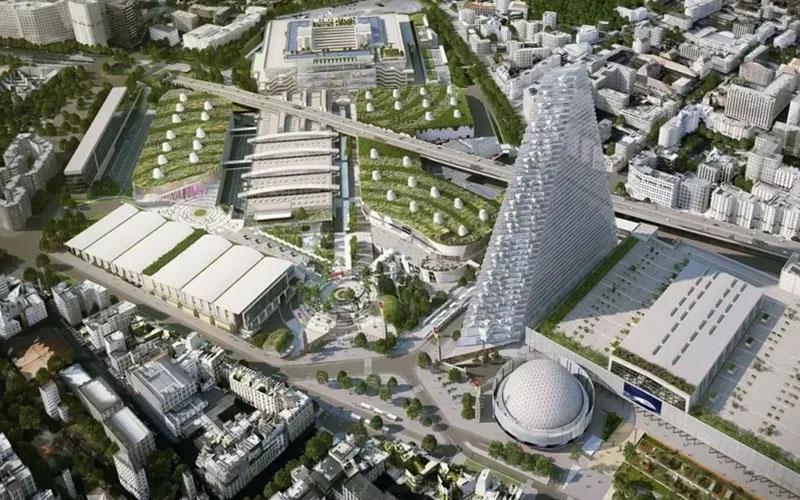 Façades modernes à Paris, reflétant le ciel et l'innovation architecturale