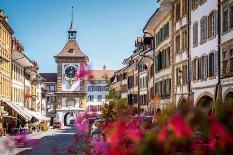 Architecture Modernisme Tropical et Indépendance : Découverte du patrimoine architectural