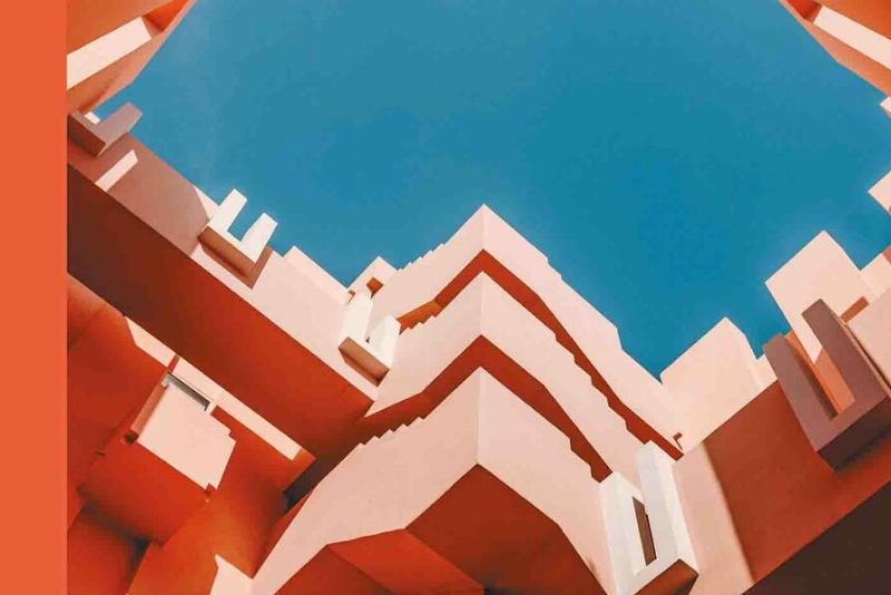 La monumentalité des Espaces d'Abraxas de Ricardo Bofill, un exemple audacieux d'architecture postmoderne en France