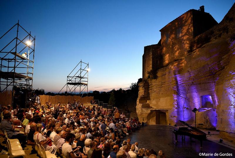 Mas provençal traditionnel en pierres sèches de l'aa architecture régionale