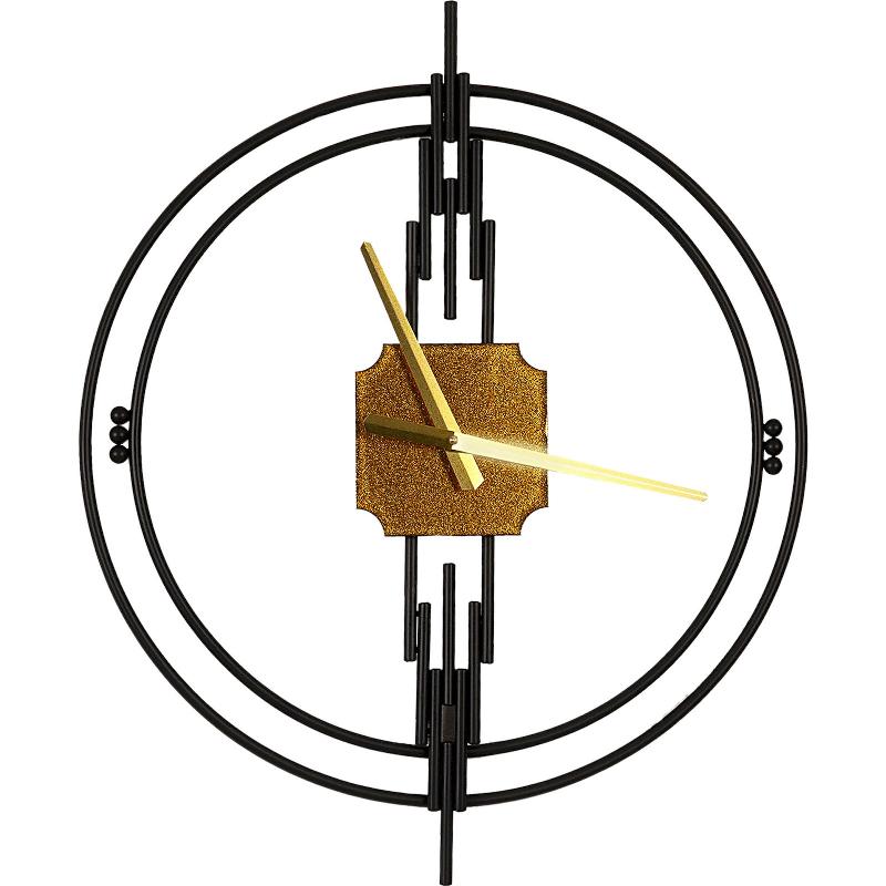 Une sculpture murale métal contemporaine intégrée dans un design intérieur moderne