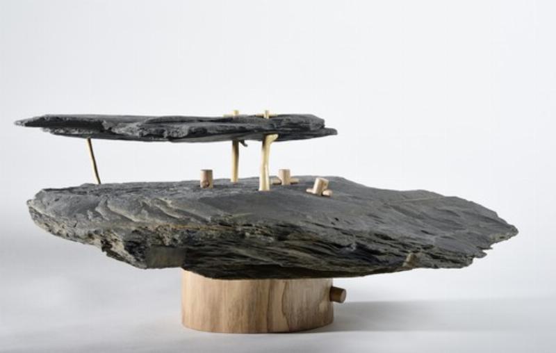 Artiste français sculpteur de rhinocéros design abstrait, explorant les lignes et les volumes contemporains