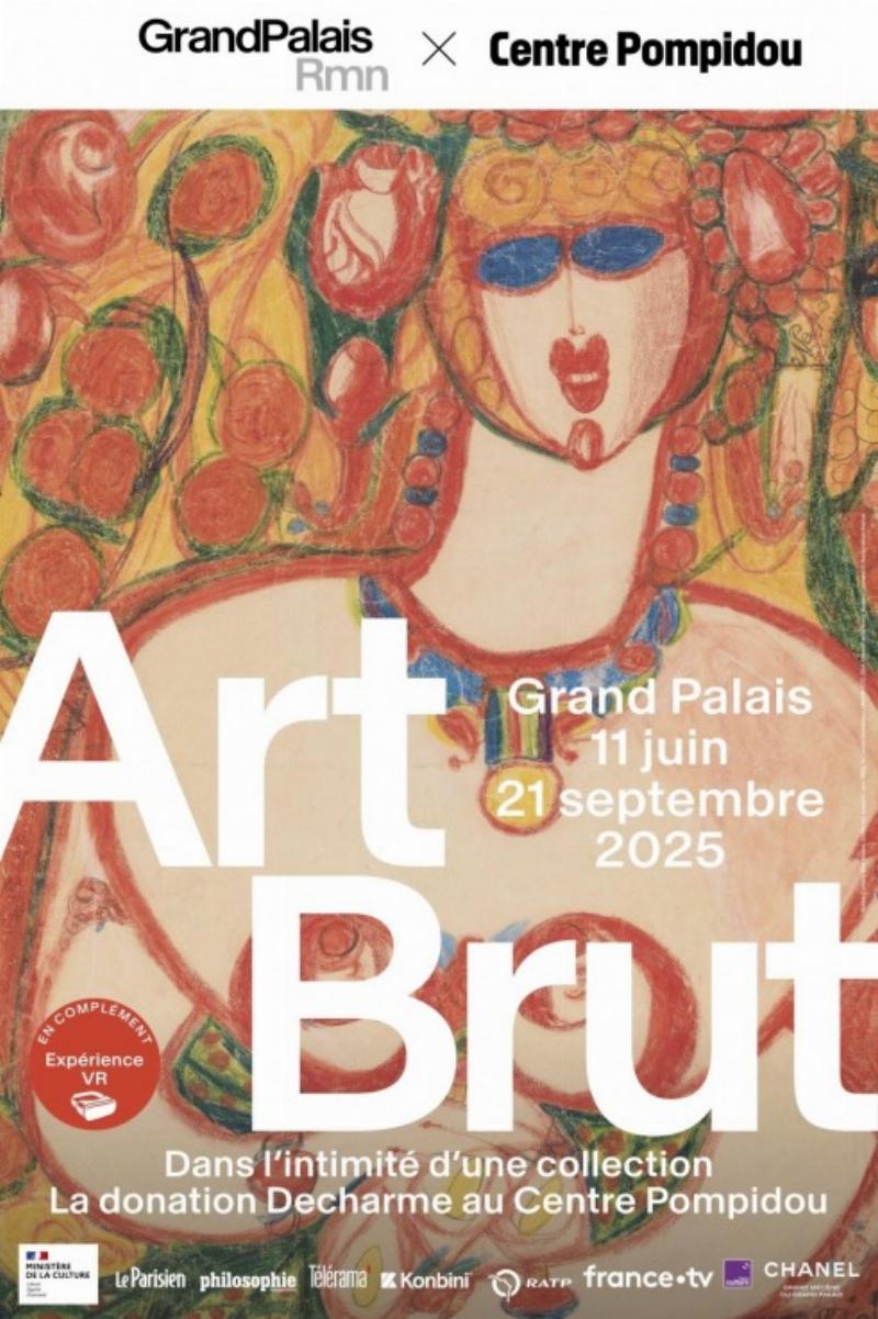 Artiste français réalisant une sculpture mine de graphite