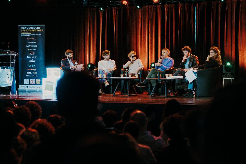 Auteurs sélectionnés Goncourt 2022 débattent de leurs livres à Paris