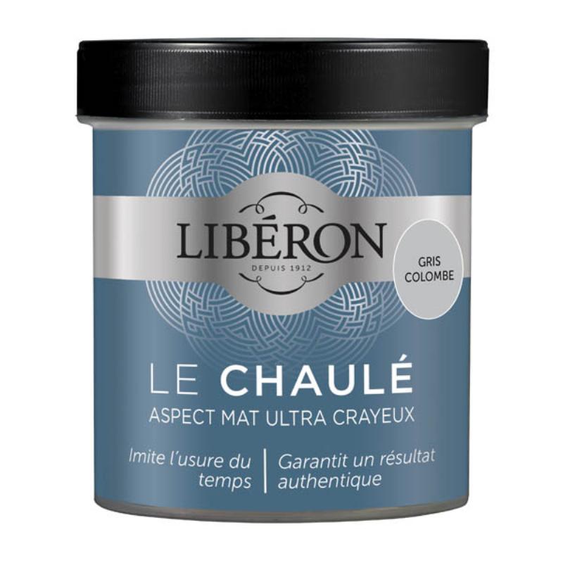 Application du badigeon peinture avec une brosse traditionnelle, effet nuancé