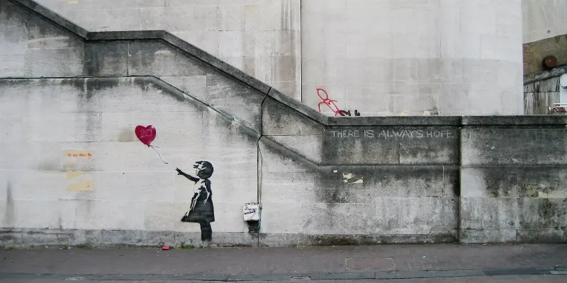 Le paradoxe de Banksy entre subversion et commercialisation, transformant le graffiti Banksy en objet de collection.
