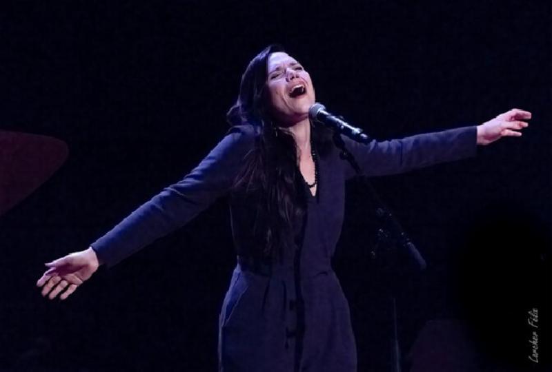 L'influence de Baya Mahieddine sur la culture contemporaine, célébrant la féminité et l'expression artistique audacieuse.