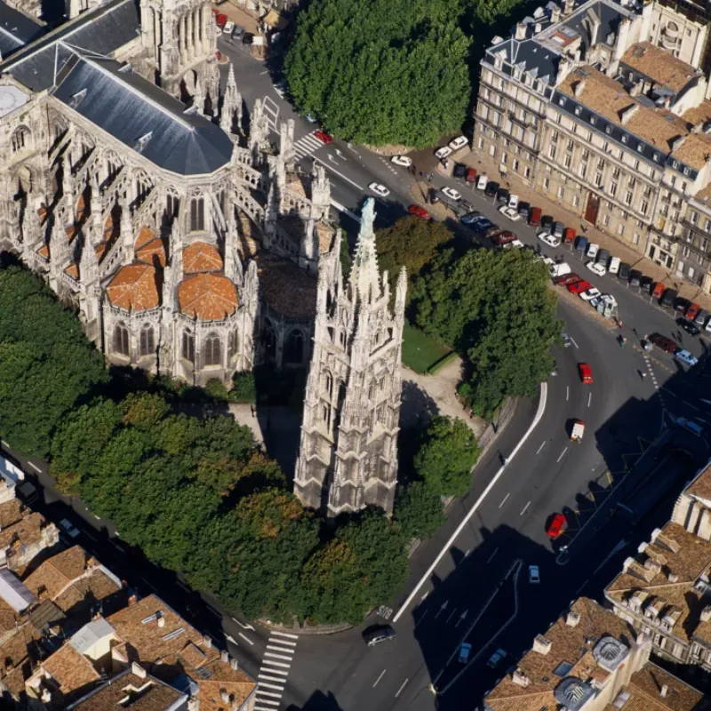 Cathédrale Saint-André de Bordeaux et sa Tour Pey-Berland iconique