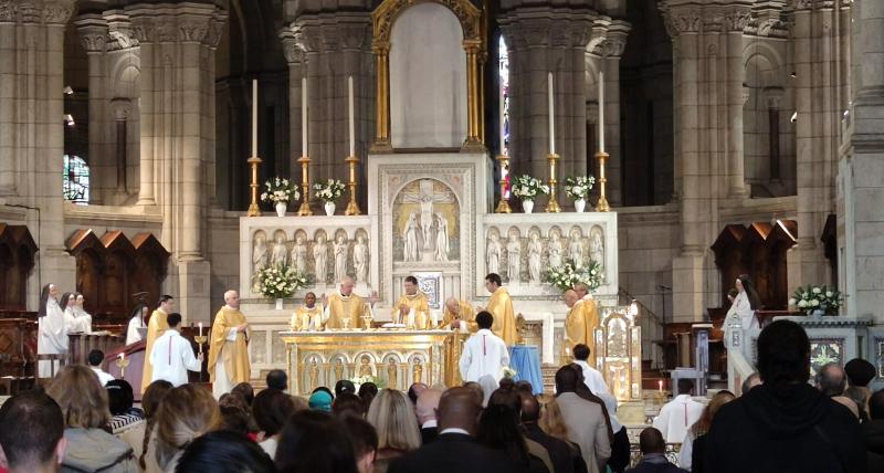 Chapelains de Notre-Dame: Gardiens spirituels de la Cathédrale de Paris à travers les âges