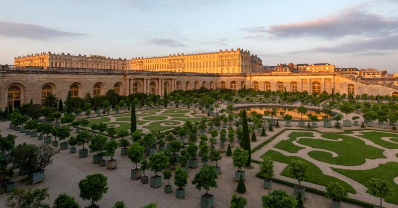 Le Château de Versailles et ses débuts sous le Roi Soleil