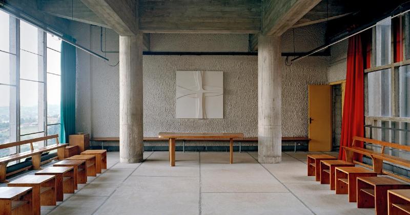 Couvent de la Tourette : jeux de lumière spirituels dans l'architecture intérieure
