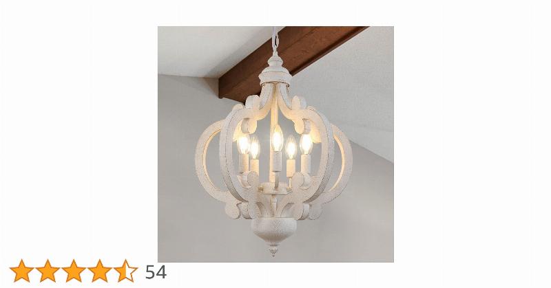 Intérieur rustique chic d'une ferme moderne française avec vue sur la campagne