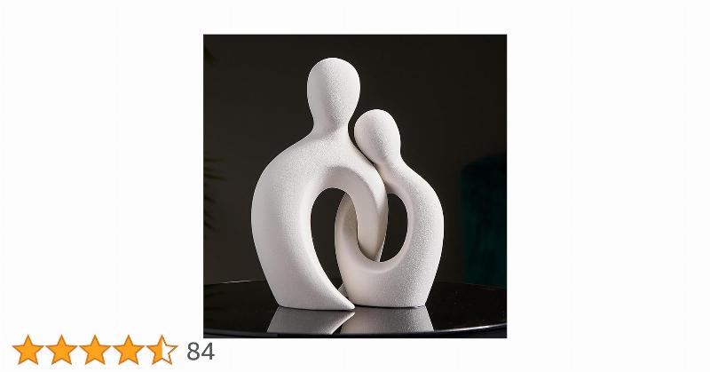 Intérieur d'une galerie d'art contemporain présentant une sculpture céramique moderne abstraite