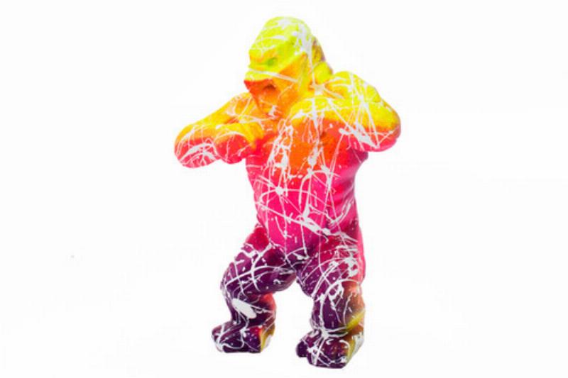 Gorille dans l'art contemporain, combinant sculpture et peinture abstraite