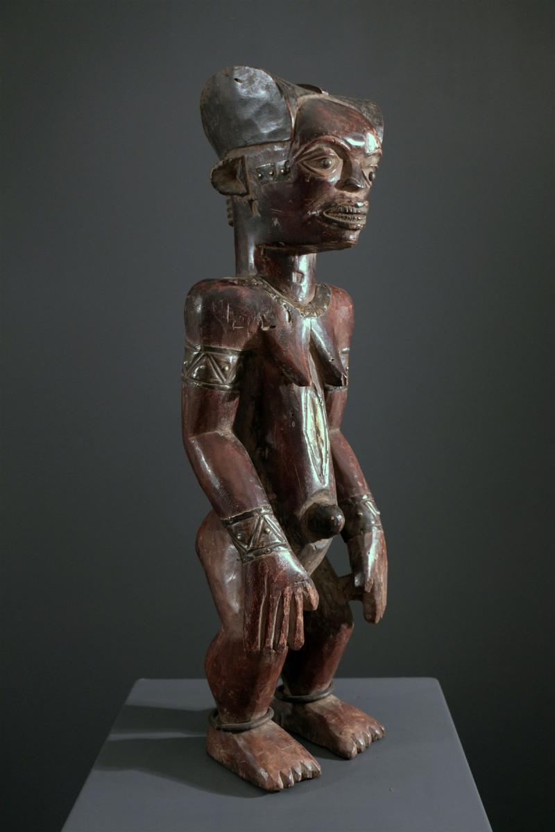 Grande statue africaine en bois, pièce maîtresse d'une collection française, art premier