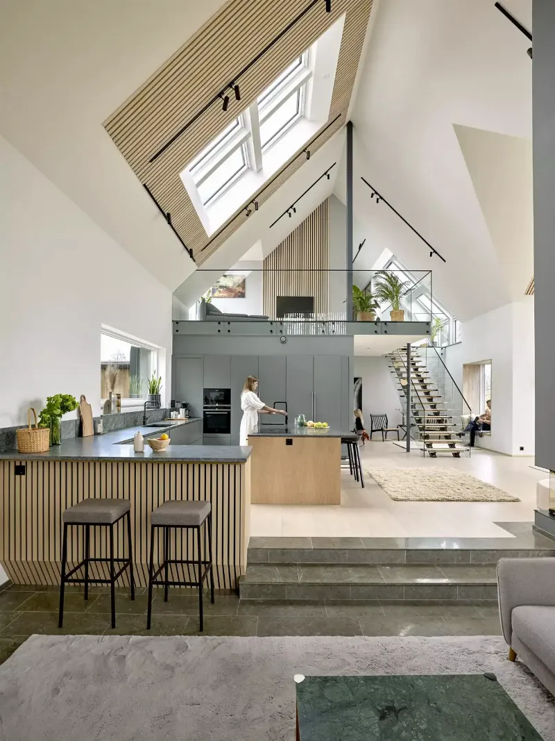 Design intérieur d'une bibliothèque moderne, mettant en valeur la lumière naturelle et des espaces ouverts