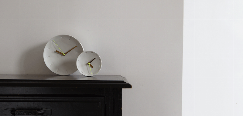 Intérieur cuisine blanc cassé lumineux et accueillant, style maison de campagne française