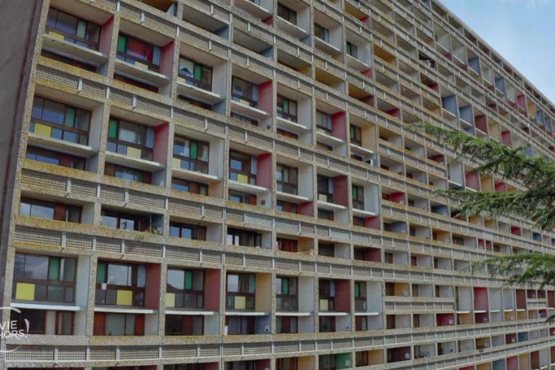 Intérieurs modernes et lumineux de la Maison Radieuse à Rezé