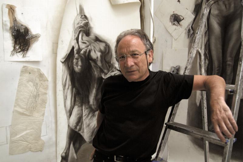 Jef Aérosol street art, artiste réalisant une œuvre au pochoir sur un mur, scène urbaine