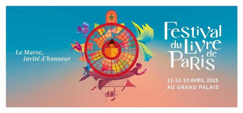 Lecteur de littérature française dans un café parisien