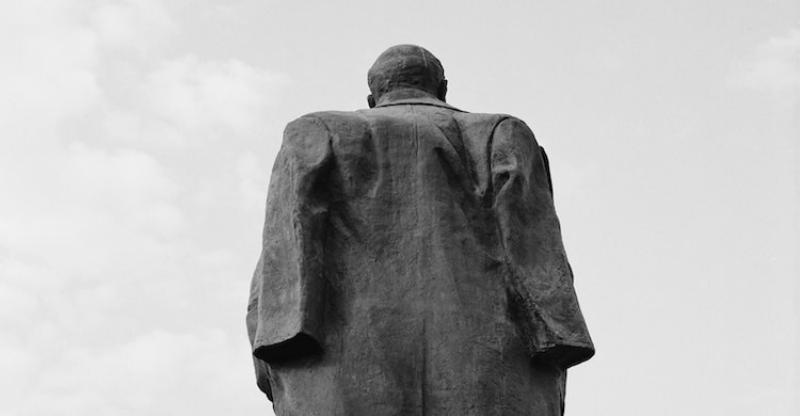 Lecture critique du Mage du Kremlin : une approche intellectuelle et philosophique du roman