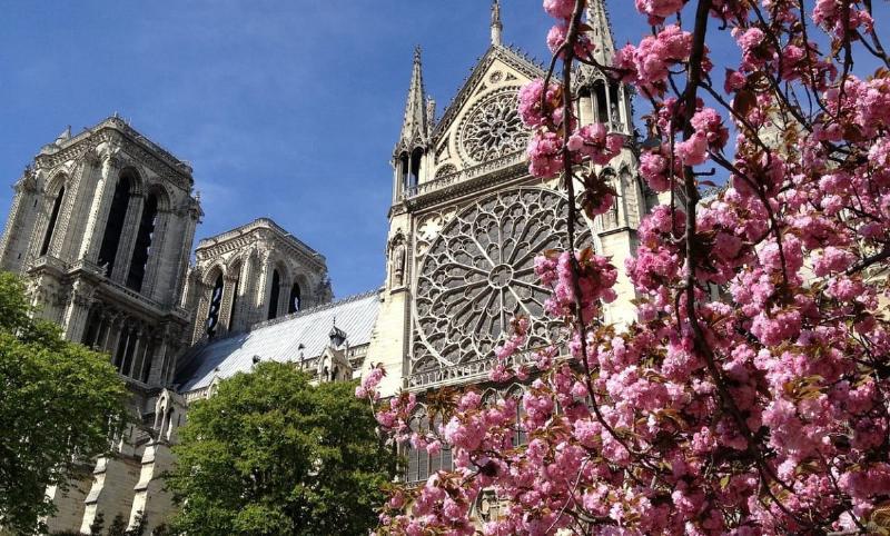 Façade élégante de la Maison de l'Architecture Rouen, patrimoine historique de la ville
