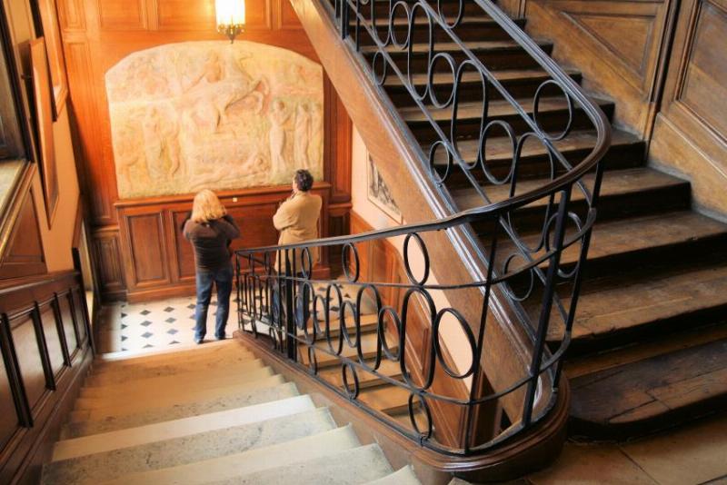 Façade de la Maison de Victor Hugo sur la Place des Vosges, emblème du Paris romantique, son histoire et le tarif