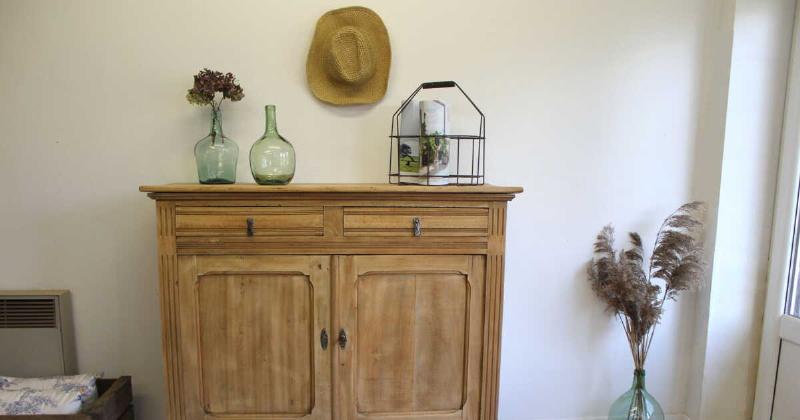 Matériaux et outils essentiels pour relooker un meuble avec de la peinture, style français