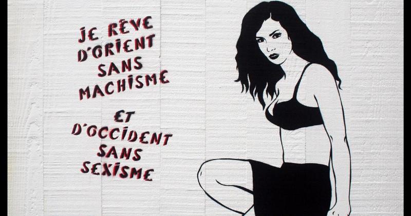 Représentation du patrimoine artistique de Miss Tic, avec une femme au pochoir et un texte poétique