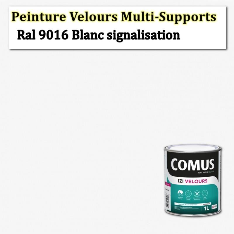 Mur parfaitement préparé avec une sous-couche blanche peinture, intérieur élégant