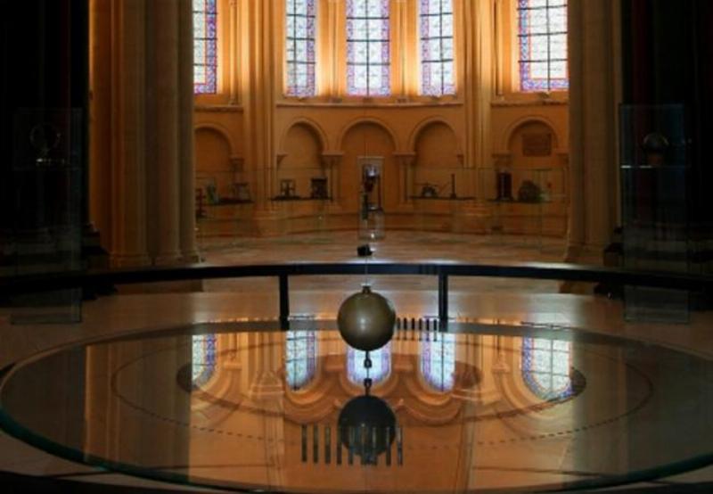 Le pendule de Foucault au Musée des Arts et Métiers, une démonstration de la rotation de la Terre.