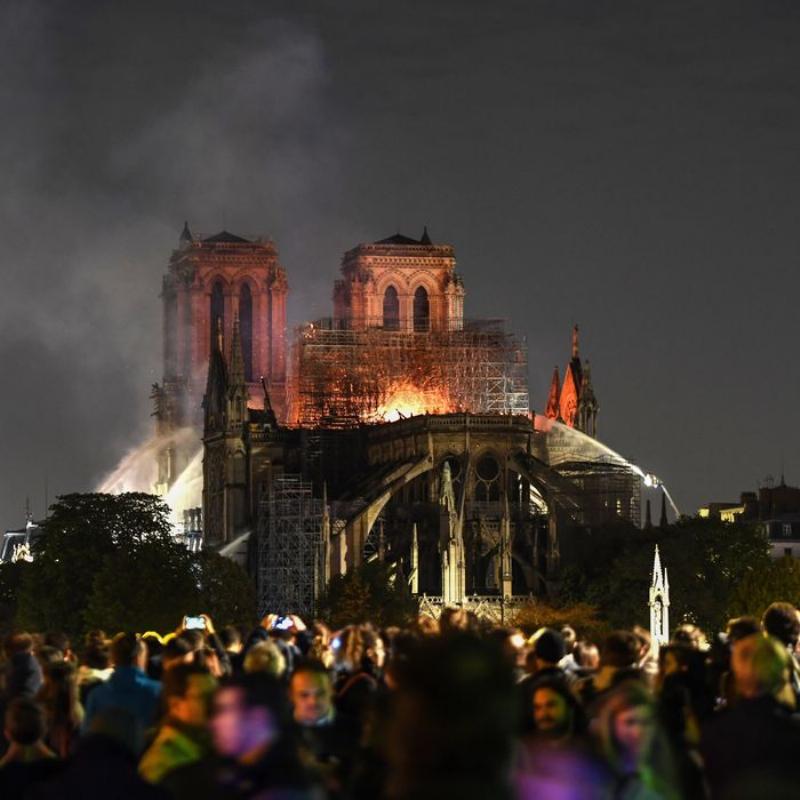 Chapelle provisoire de Notre-Dame, symbole de résilience et de foi