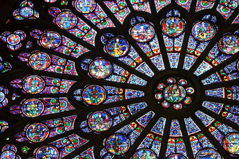 Notre-Dame de Paris, chef-d'œuvre du gothique en France, majestueuse et emblématique du patrimoine architectural français