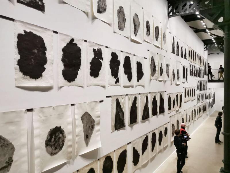 Notre-Dame de Paris debout, symbolisant la résilience et l'importance de son héritage "Noa" pour la France et le monde