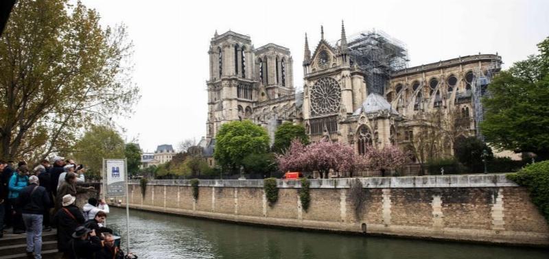 Notre Dame Tournée France Visiteurs Émotion Patrimoine Culturel