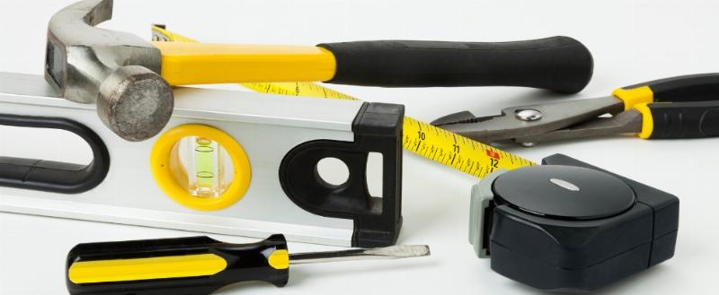 Outils essentiels pour le bricolage et la peinture, style français