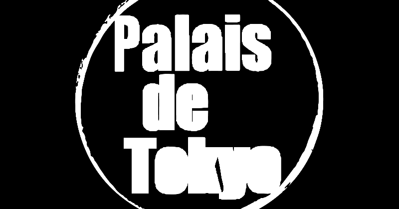 Palais de Tokyo: Installation artistique urbaine complexe présentée lors d'une exposition