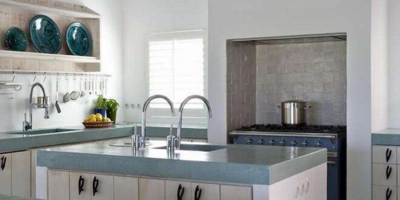 Terrasse peinte en beton exterieur bord de mer elegance