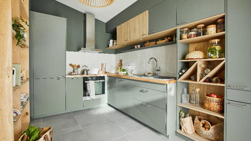 Vue d'ensemble des matériaux essentiels pour préparer et peindre des meubles de cuisine en mélaminé