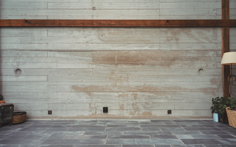 Peinture sur béton : préparation, application technique et outils essentiels pour un résultat professionnel