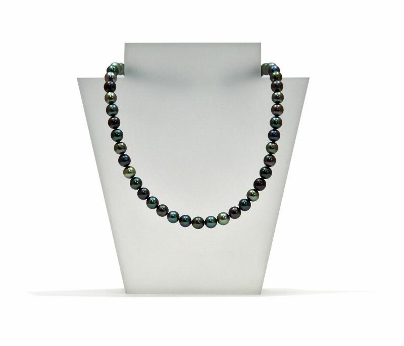 Une perle fine dans la littérature et l'art français, avec des motifs évoquant l'élégance et la profondeur culturelle.