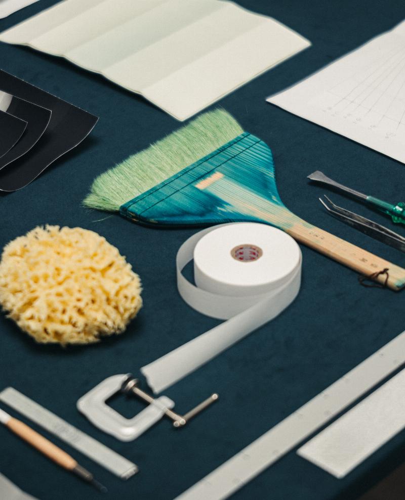 Un pied sculpture moderne et abstrait, explorant de nouvelles formes et matériaux