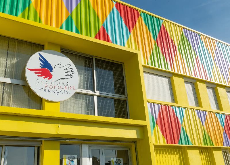 Preparation meticuleuse avant application pistolet peinture facade exterieur