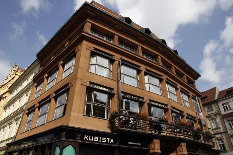 La Maison à la Vierge Noire, un exemple emblématique de la prague architecture moderne cubiste par Josef Gočár