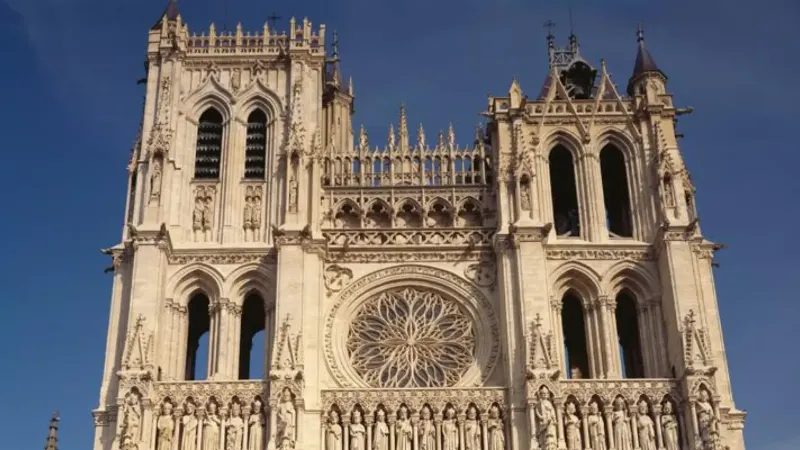 Le patrimoine culturel français, un trésor du qart, s'illumine à travers les âges