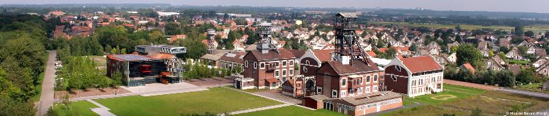 Exemple de réhabilitation réussie d'un site industriel en France en espace culturel moderne