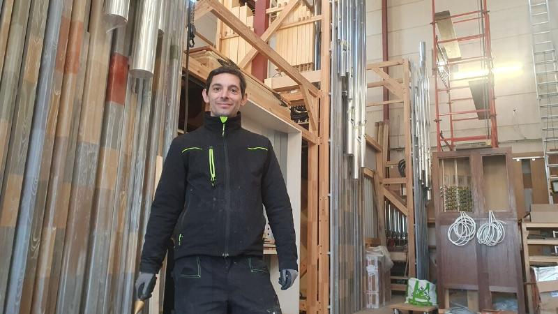 Experts travaillant sur la restauration du grand orgue de Notre-Dame de Paris après l'incendie